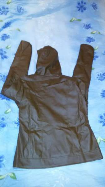 продавам пролетно елегантно кожено яке