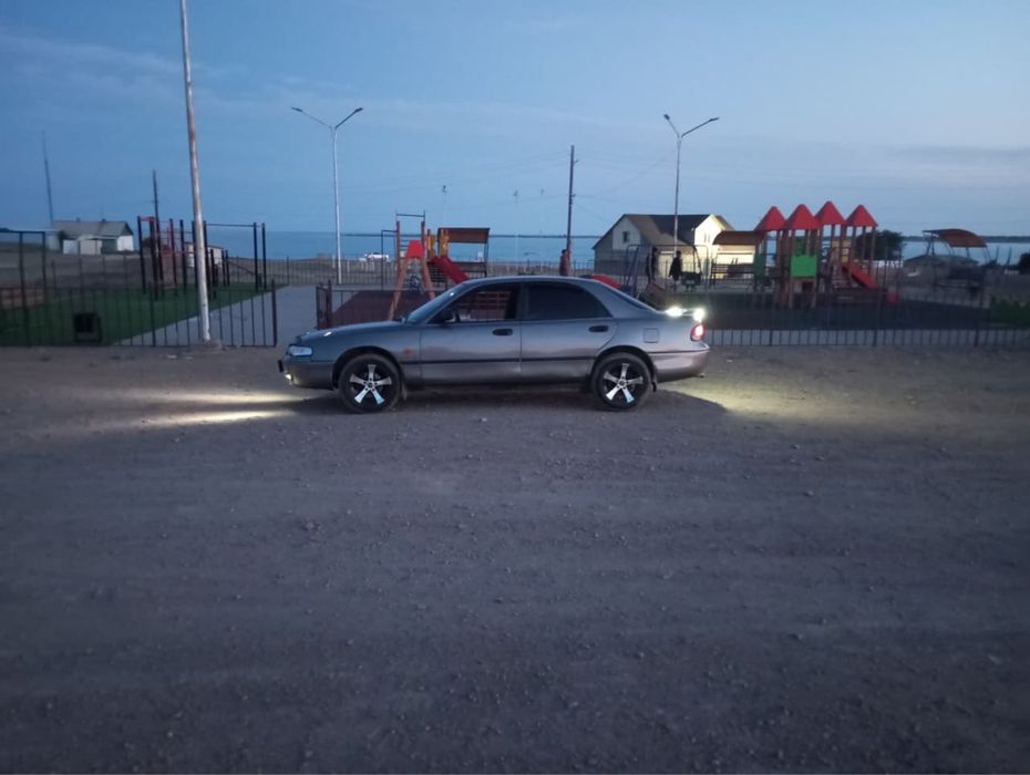 Продам машину Mazda Cronus 1992 года объем 2.0