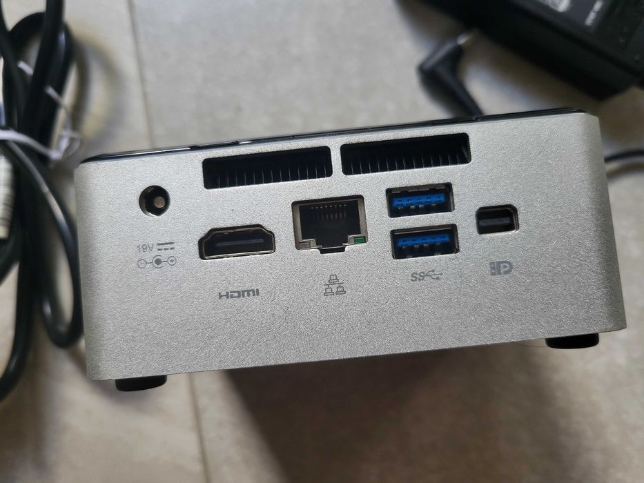 Мини компютър Intel Nuc NUC6i5SYH , wi-fi, bluetooth, 512 SSD, 16 ram, intel i5-6260U