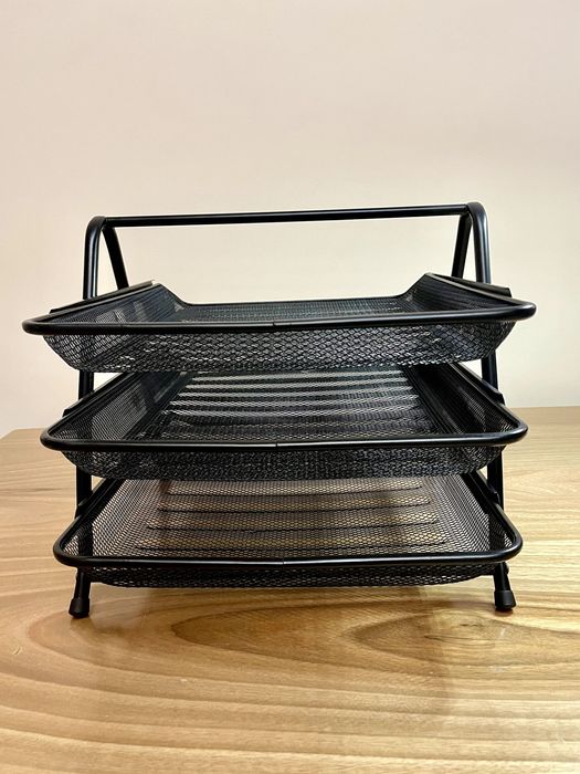 Лоток офисный для бумаг / Qog'ozlar uchun 3 qavatli ofis tepsisi.