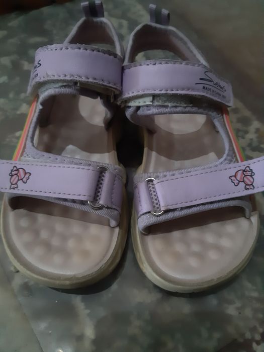 Срочно продам детские босоножки,  сандалии  на девочку