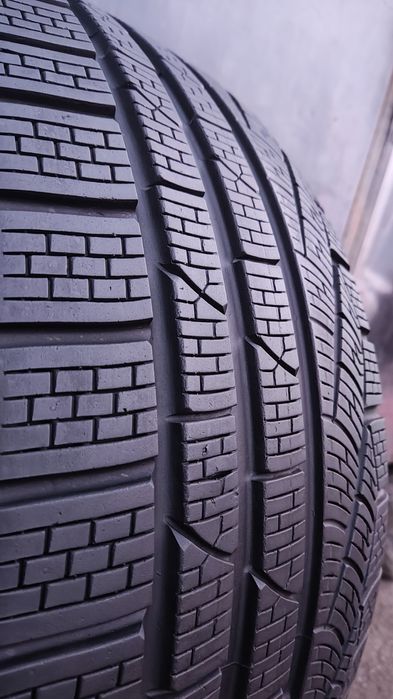 2бр. зимни гуми 235/35/19 Pirelli Sotto Zero Winter  W240
7mm
Добро съ