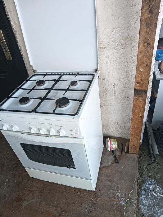 Продам газ плиту