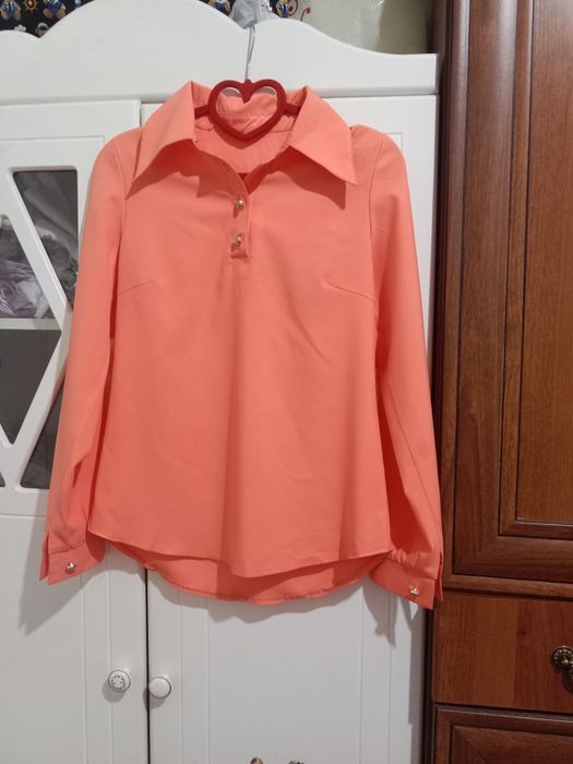 Ayollar koftasi o'zb 44razmer.