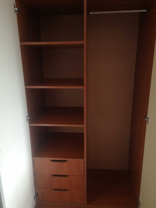 Двукрилен гардероб