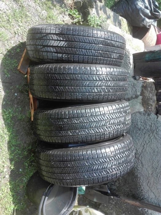 продавам 2 бр. летни гуми за кола, джип