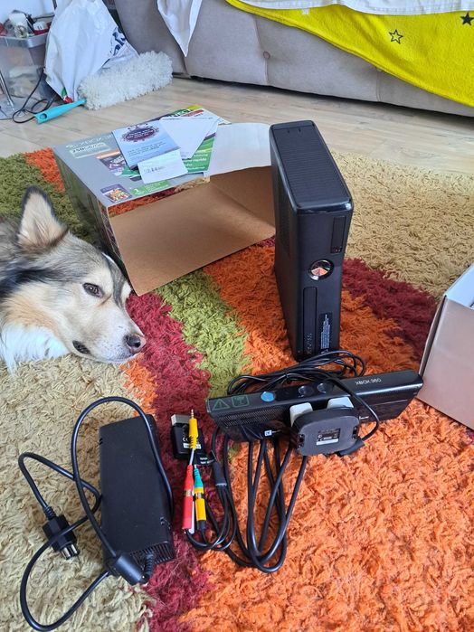 Consolă Xbox 360 + Kinect în Cutie Originală, ca nouă + Pachet 18 Jocuri