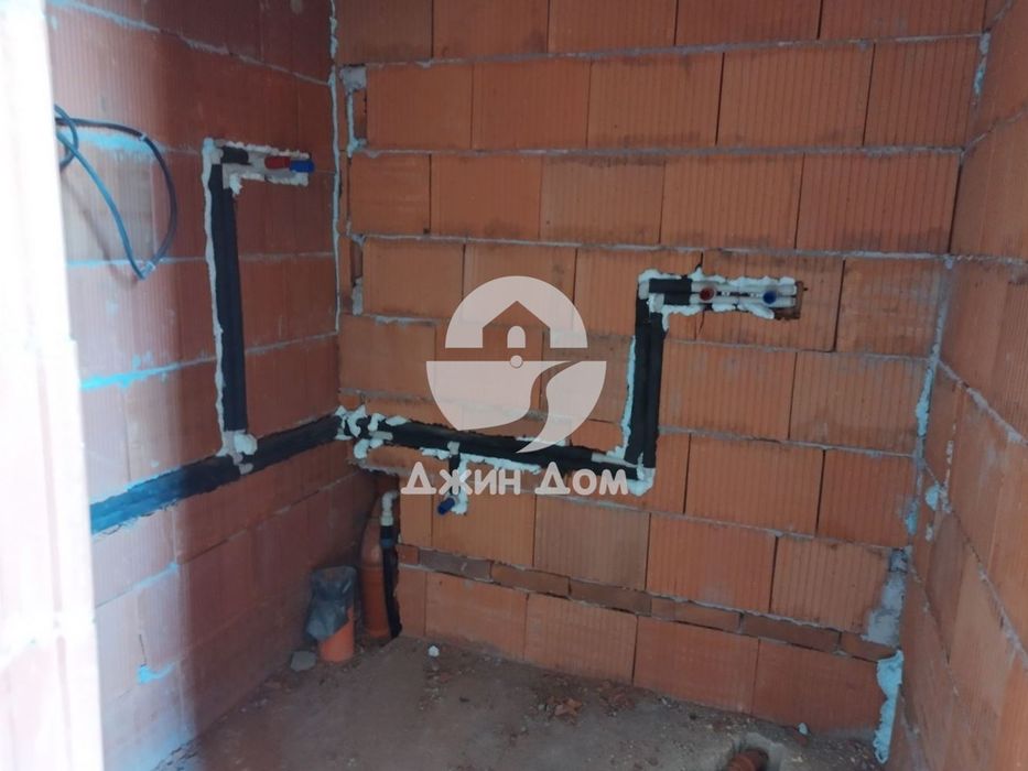 Предлагаме едноетажна къща в с. Горица