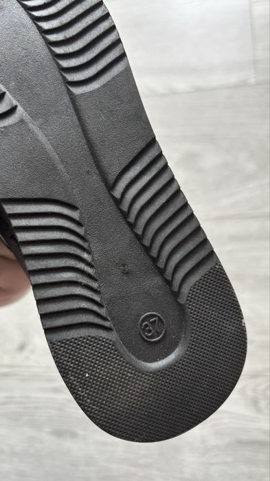 Продам женскую обувь