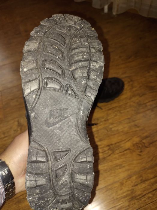 Vand ghete din piele Nike