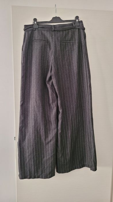 Pantaloni tip fusta