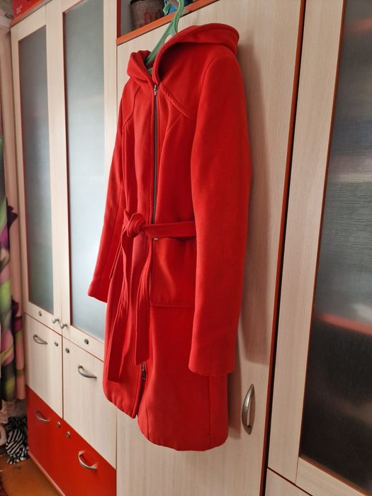 Продам дёшево новое пальто.