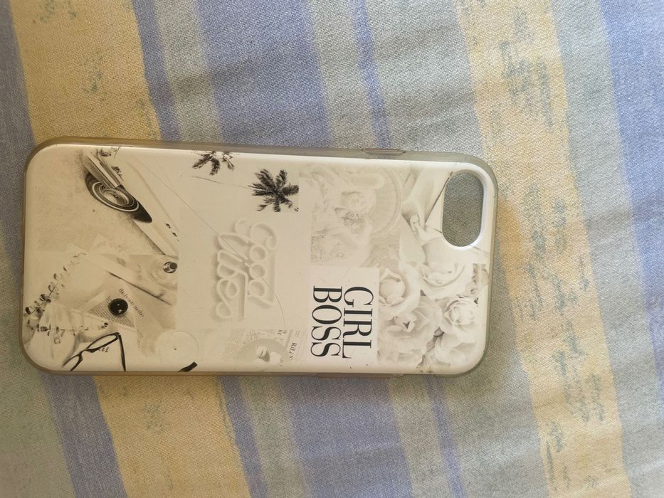 Кейсове за IPhone SE 2020