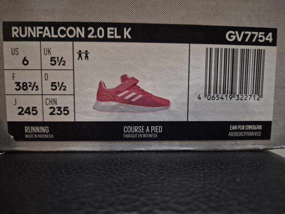 Чисто нови маратонки Adidas