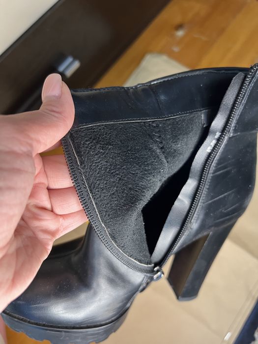 Продаются ботильоны