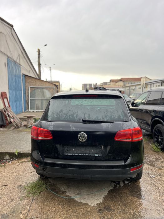 Dezmembrez  touareg 7p usa stanga fata , usa stanga spate , haion etc