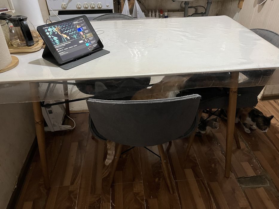 Продаю стол фирмы AIKO