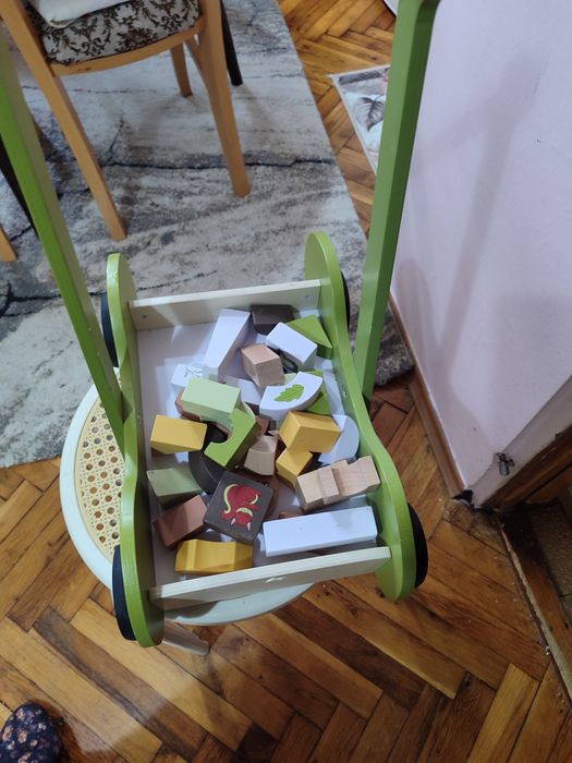 Детска дървена проходилка с дървени кубчета