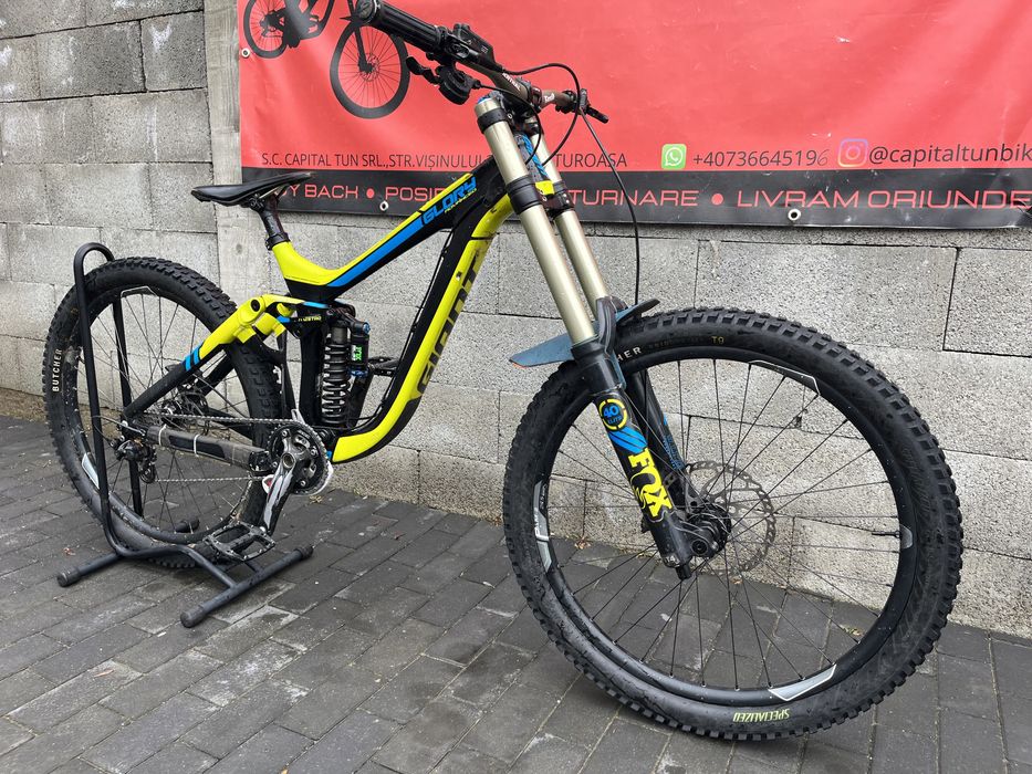 Giant glory carbon 27.5 downhill