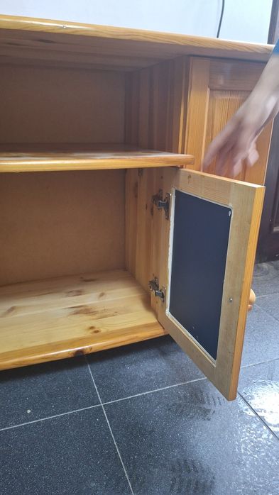 Шкафче за телевизор от чам