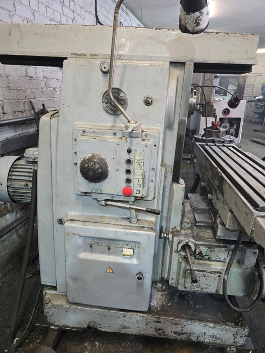 Продам  Фрезерный  Горизонтальный  станок  6Р 82