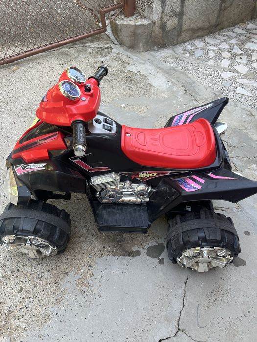 Акумулаторна детска количка