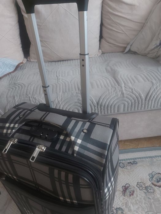 Чемодан, размер среднее