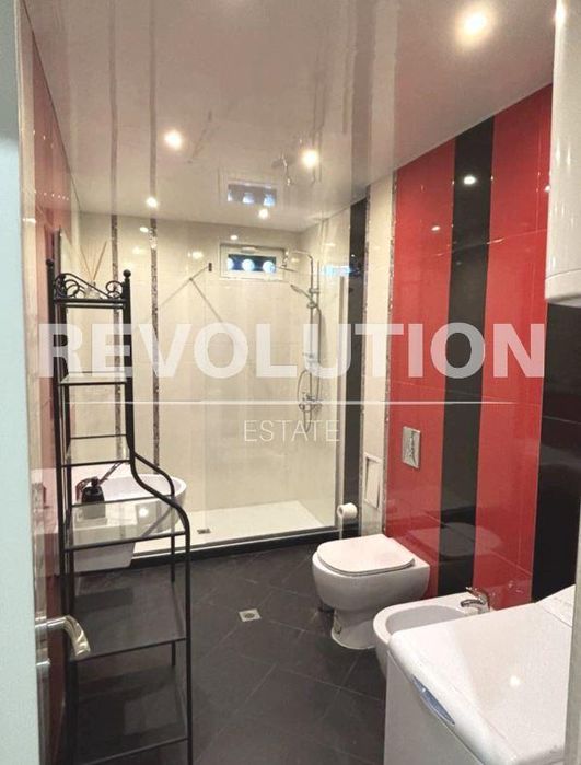 Тристаен апартамент в района на Окръжна болица!