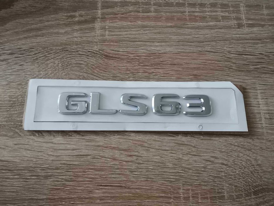 сребрист надпис Mercedes Benz GLS 63