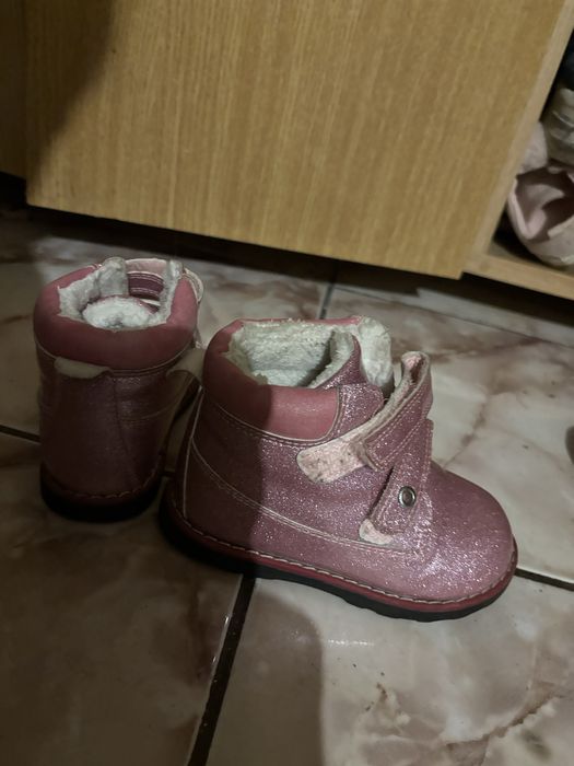 Ghete roz cu sclipici