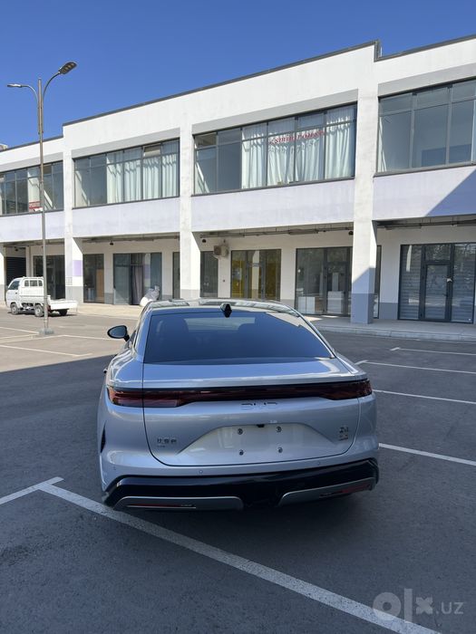 Byd Han L 2,7s  1.100 ot kuchi
