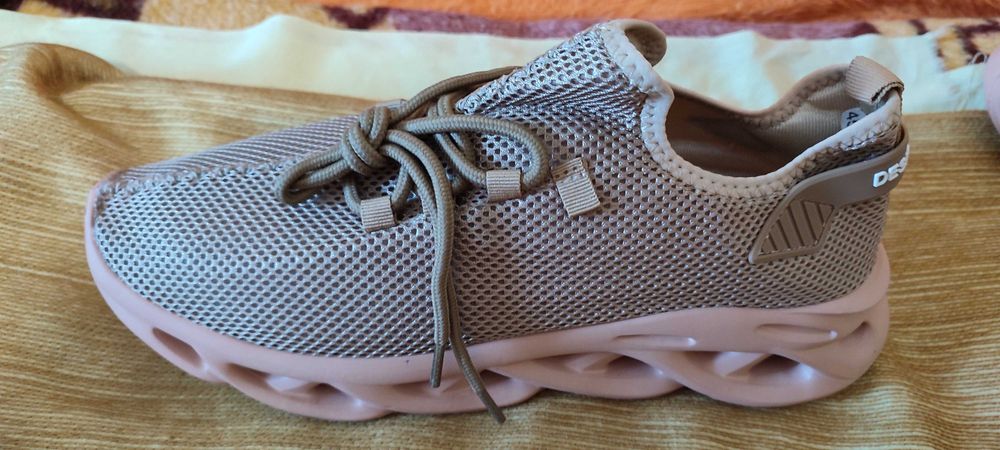 Чисто нови леки маратонки 45номер Дължина на ходилото 28,7