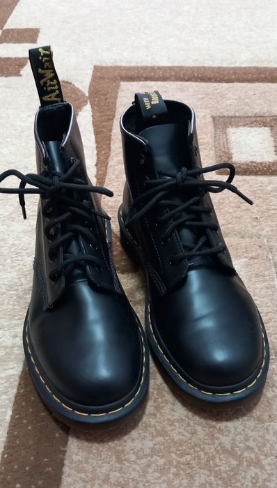 Ghete dama Dr. Martens