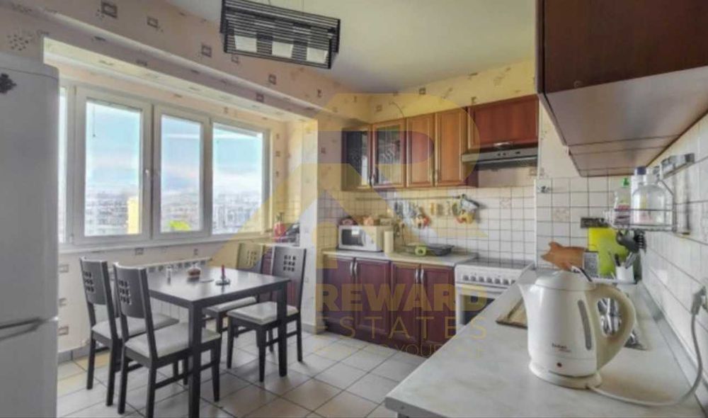 Продава се Тристаен апартамент в София, Люлин 6 - 89 кв.м за 2022 €/кв.м - Снимка #2