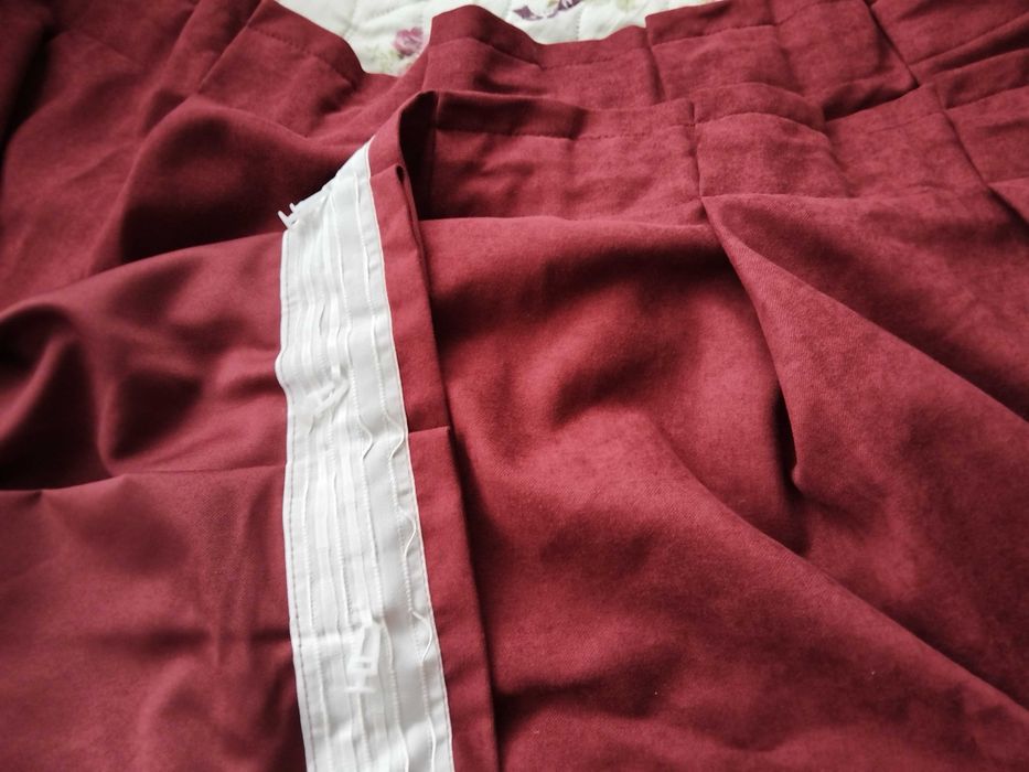 2 броя затъмняващи пердета с перделик и връзки и 2 бр къси пердета