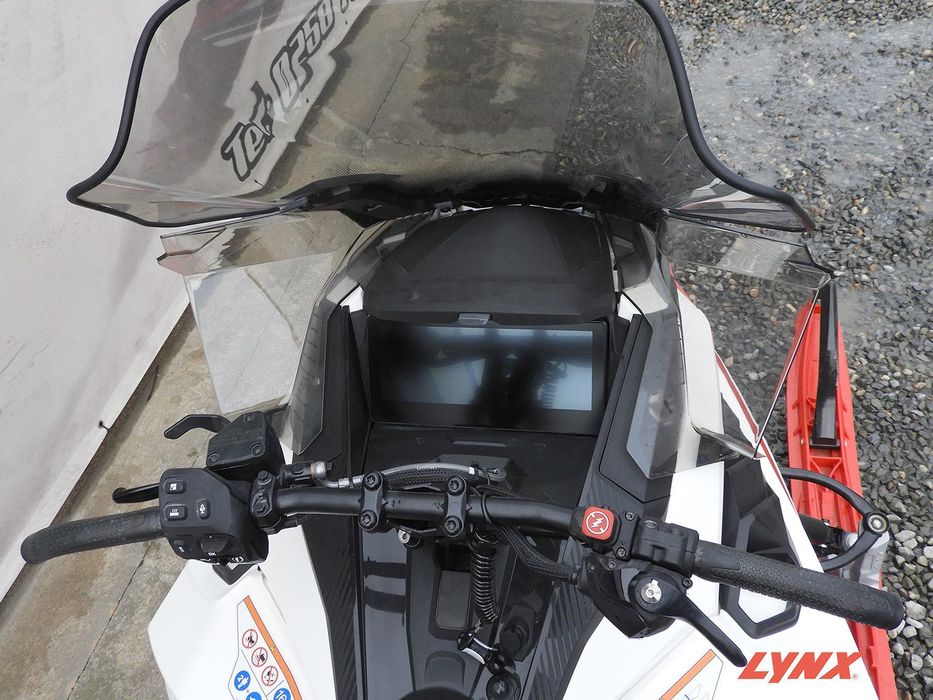 Snowmobil Lynx Adventure Electric Touchscreen 137 2025