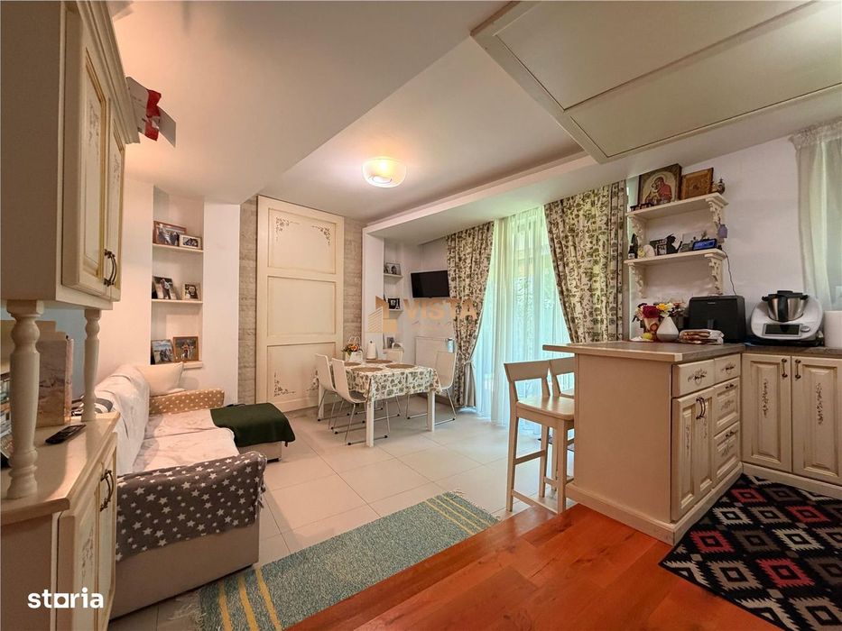 Casa tip duplex, zona Centru