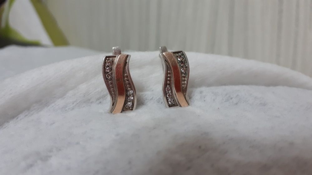 Продам сережки стильные  серебро с позолотой