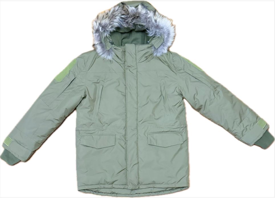 Куртка пуховик и брюки утепленные зимние. Капюшон с опушкой мех енот.