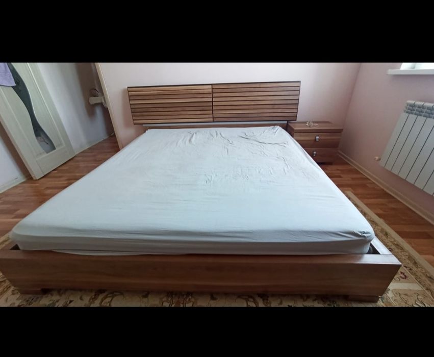 В хорошем состоянии спальный гарнитур