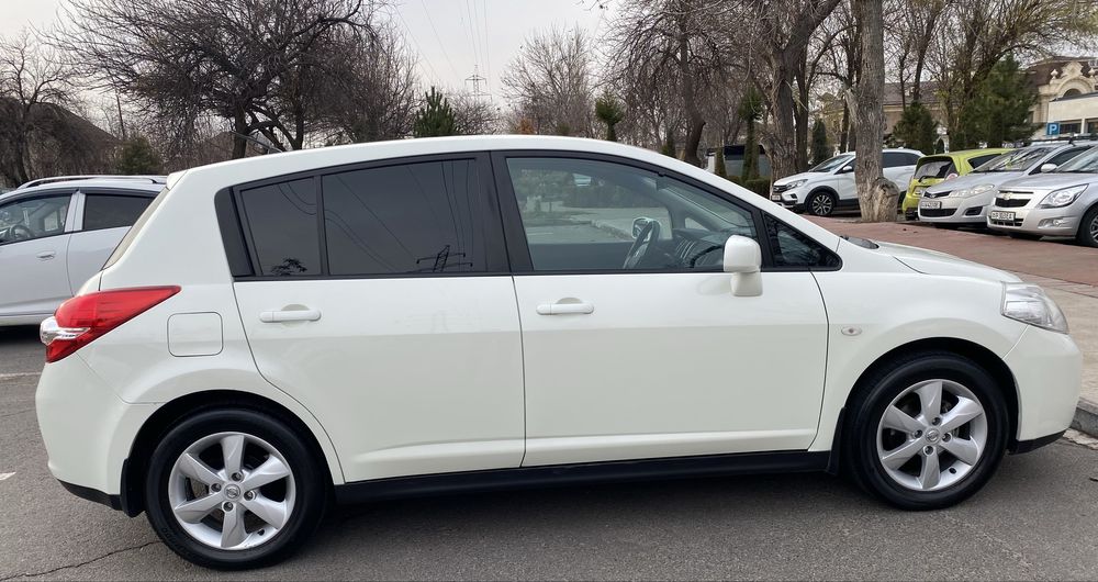 Nissan Tiida sotiladi