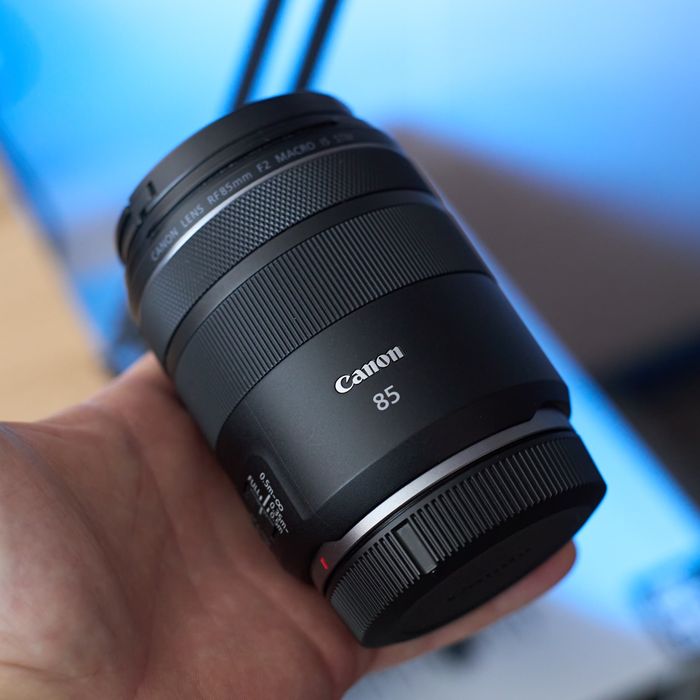 Canon RF 85mm f/2 Macro IS STM