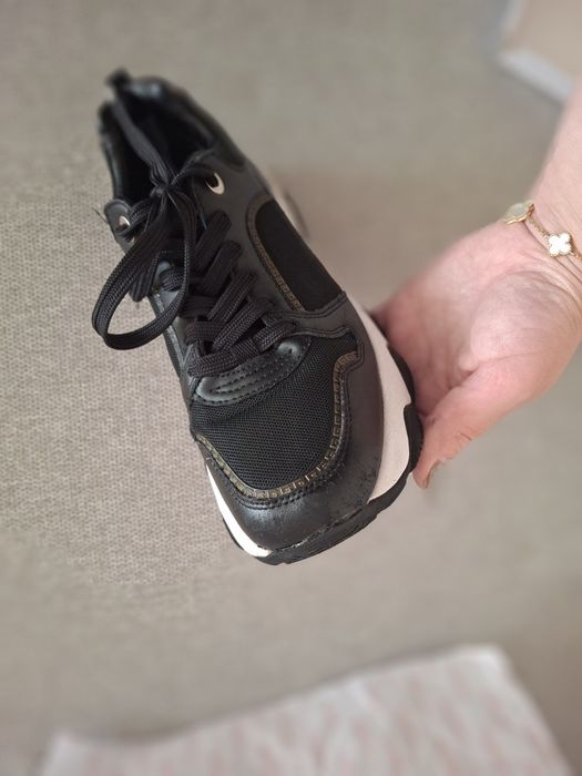 Оригинални маратонки Guess