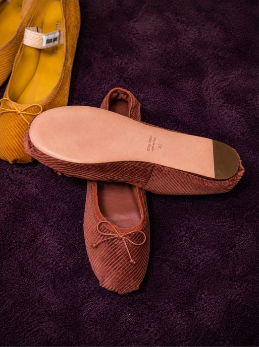 Налични Miu Miu corduroy Mary Jane балерини