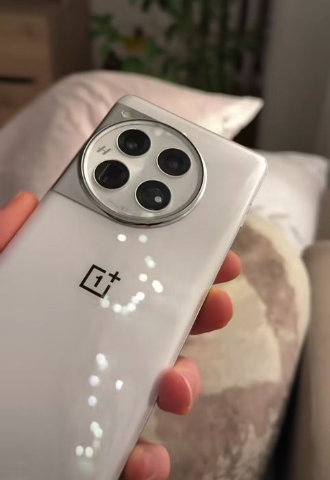 Новый OnePlus 12 описание