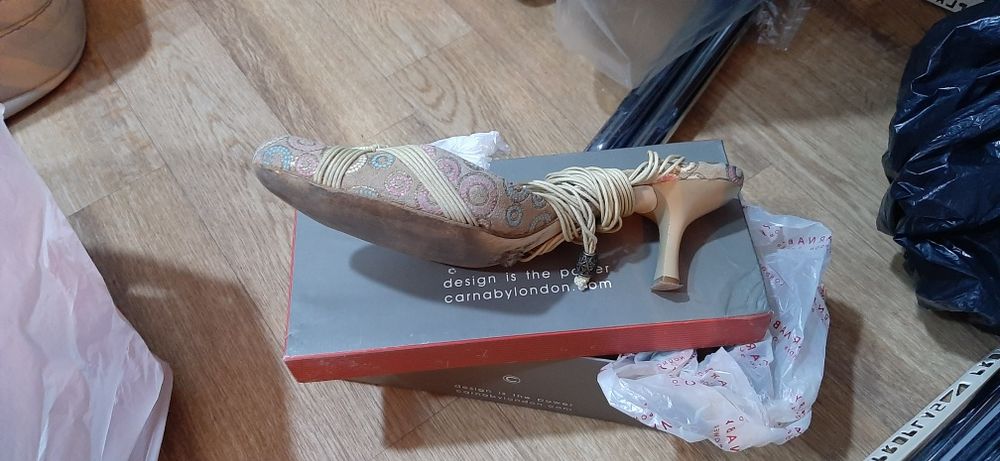 Продам женские туфли