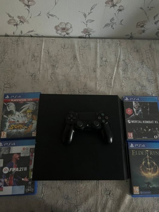 Vând PS 4 în stare ca noua