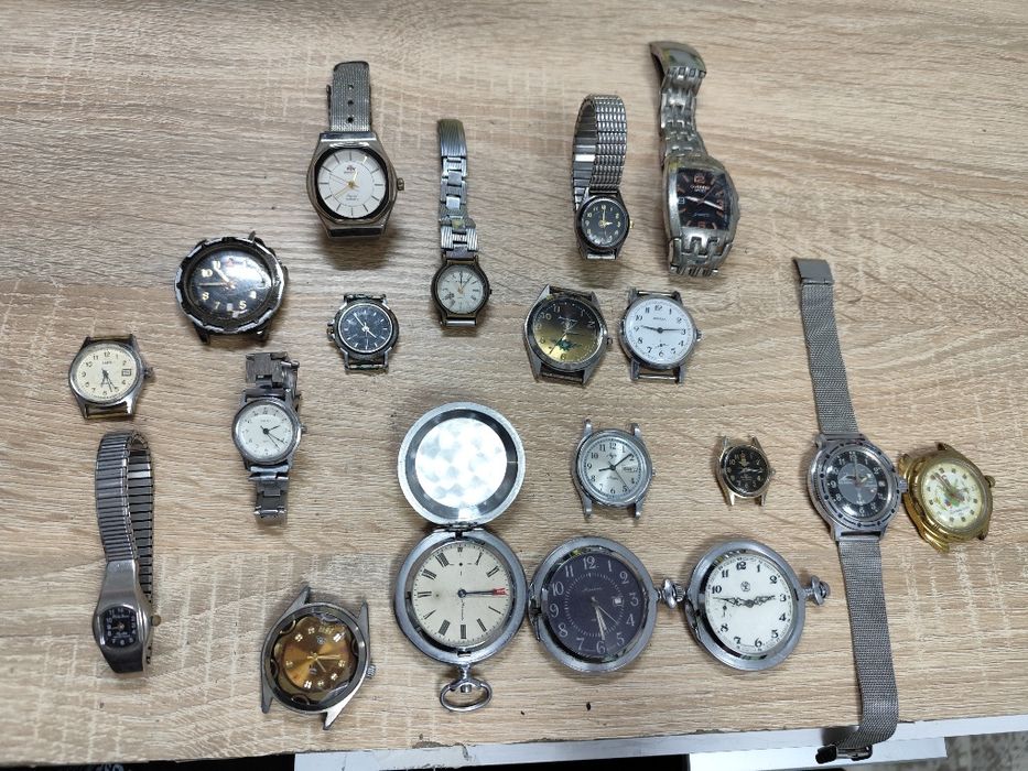 Продам часы на запчасти цена договорная