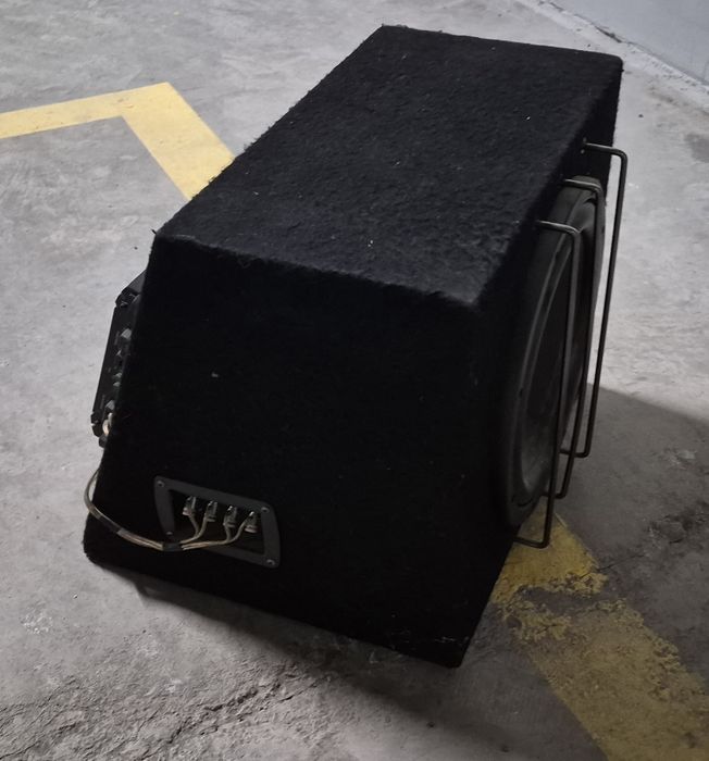 Продается сабвуфер "Helix", с усилителем "Alpine"