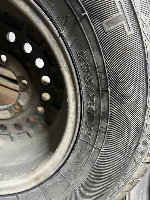 Продам диски с резиной на делику